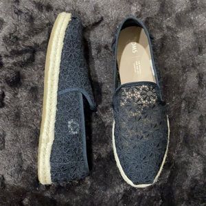 Toms Black Lace Espadrille Size 9